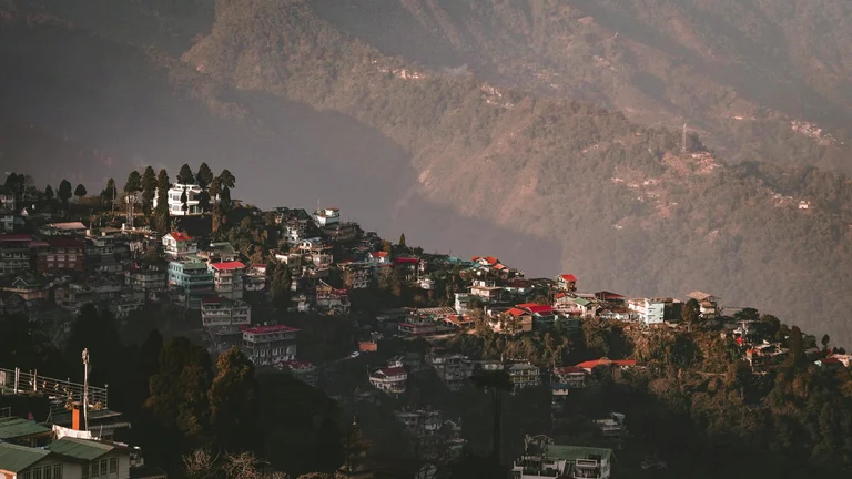 Buses to Darjeeling